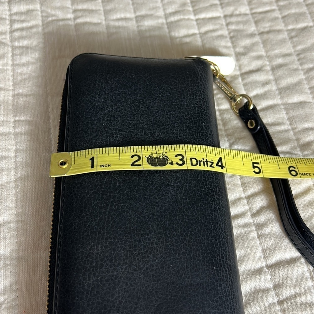 Michael Kors Black Leather Clutch Wallet - Picture 12 of 12
